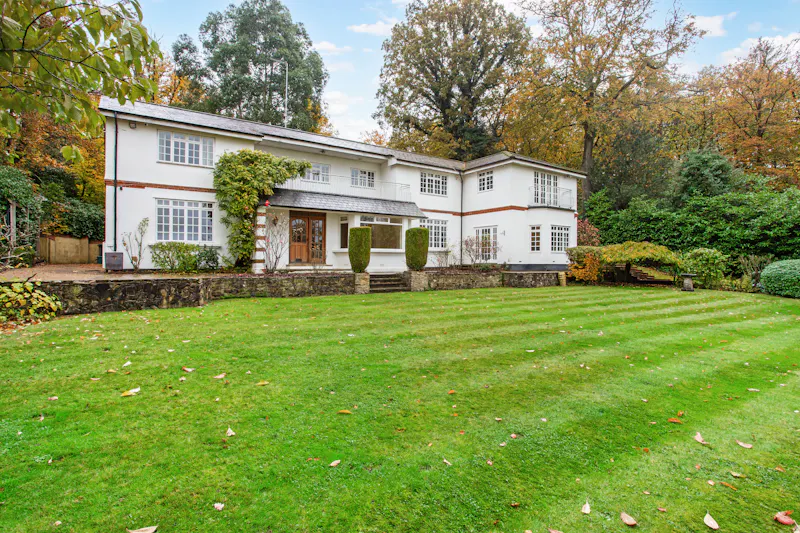 Vacant Longcross Country House, D2766 (photo 27)