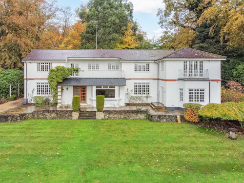 Vacant Longcross Country House, D2766