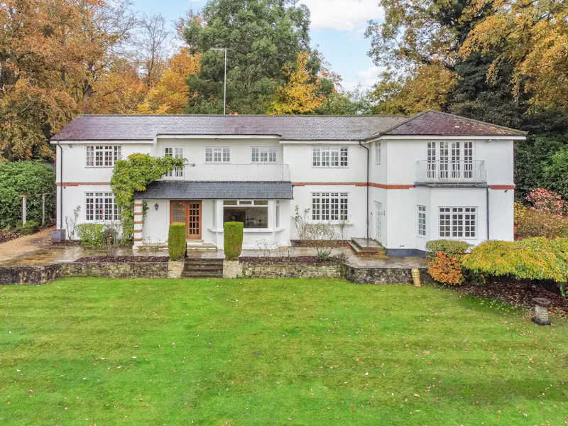 Balcony at Vacant Longcross Country House, D2766 (photo 1)