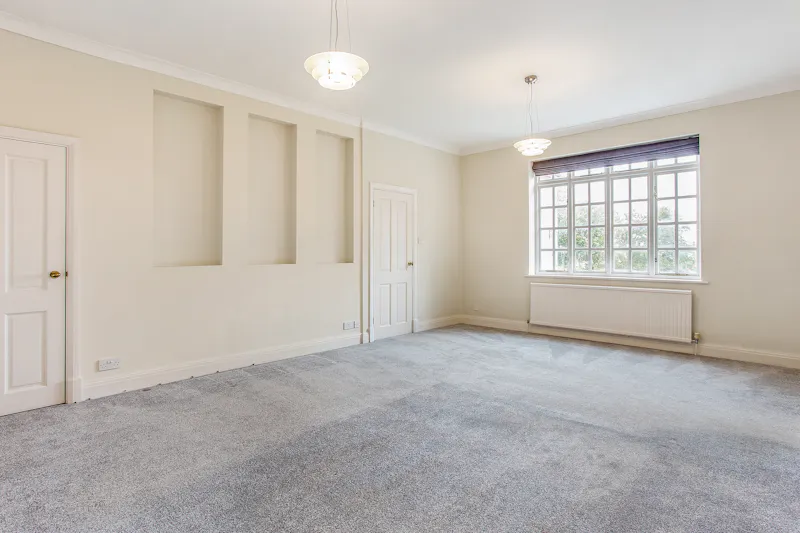 Vacant Longcross Country House, D2766 (photo 15)