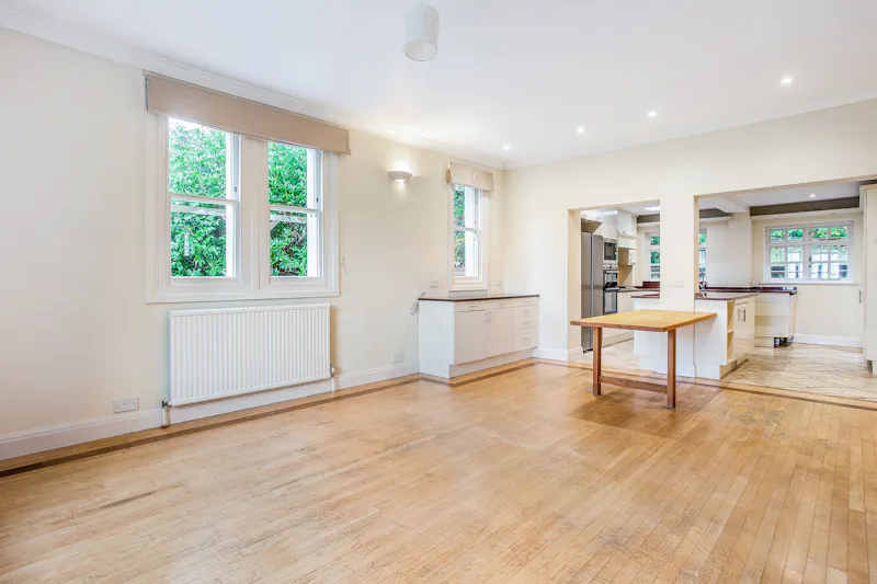 Vacant Longcross Country House, D2766 (photo 7)