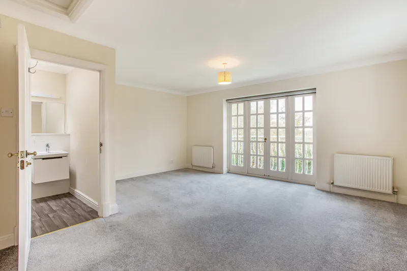 Vacant Longcross Country House, D2766 (photo 12)