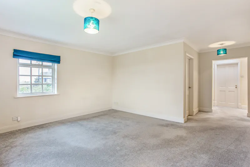 Vacant Longcross Country House, D2766 (photo 24)