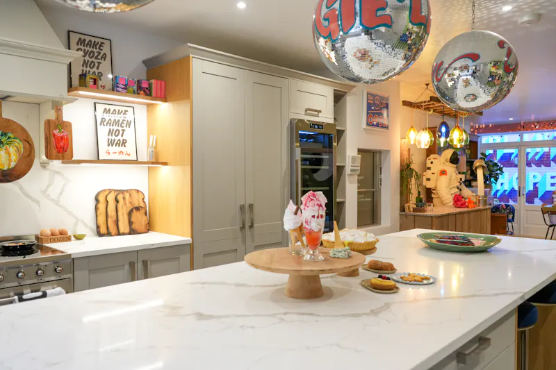 Colourful Twickenham Townhouse, D2767 (photo 8)