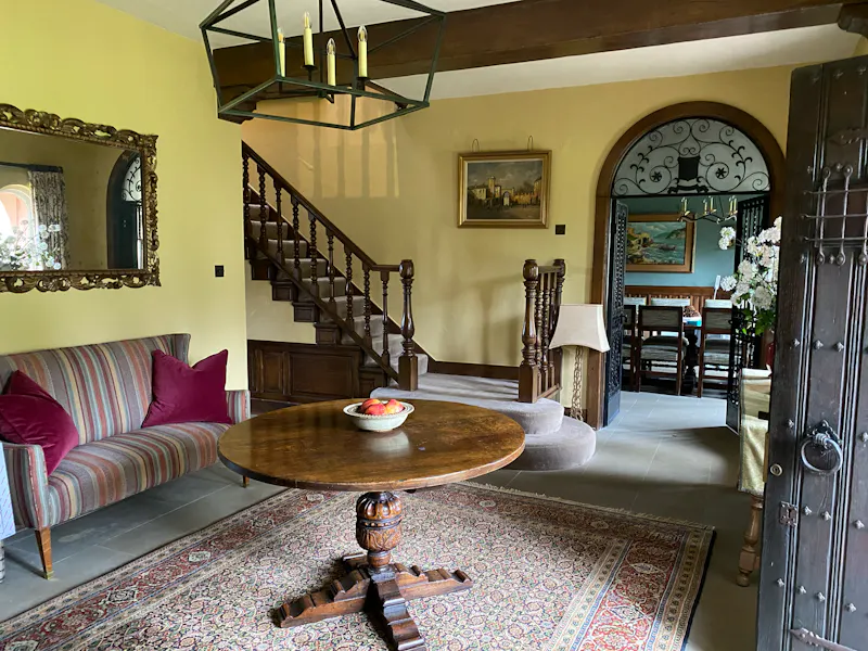 Staircase at Mill Hill Spanish Villa, D2790 (photo 3)