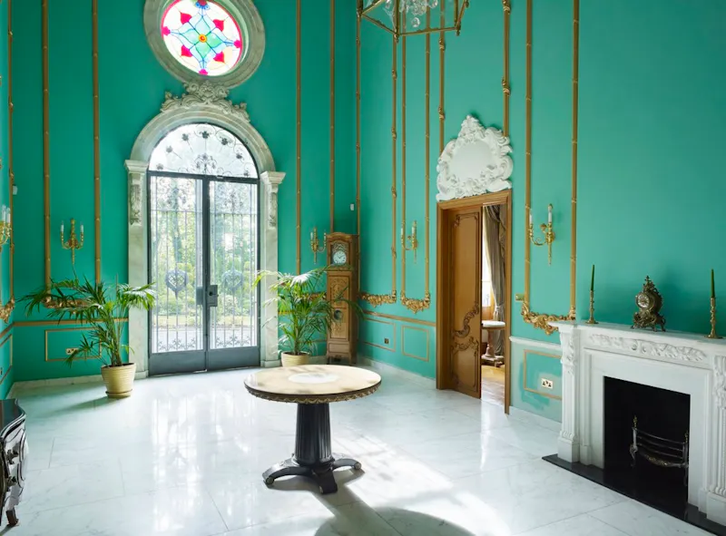 Entrance hall at Mill Hill Rococo Chateau, E532 (photo 3)