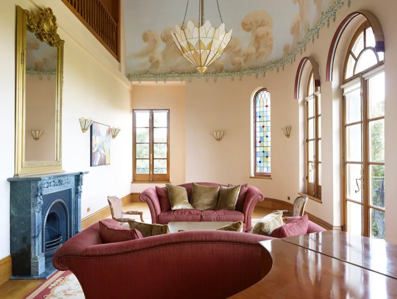 Living Room at Mill Hill Rococo Chateau, E532 (photo 7)