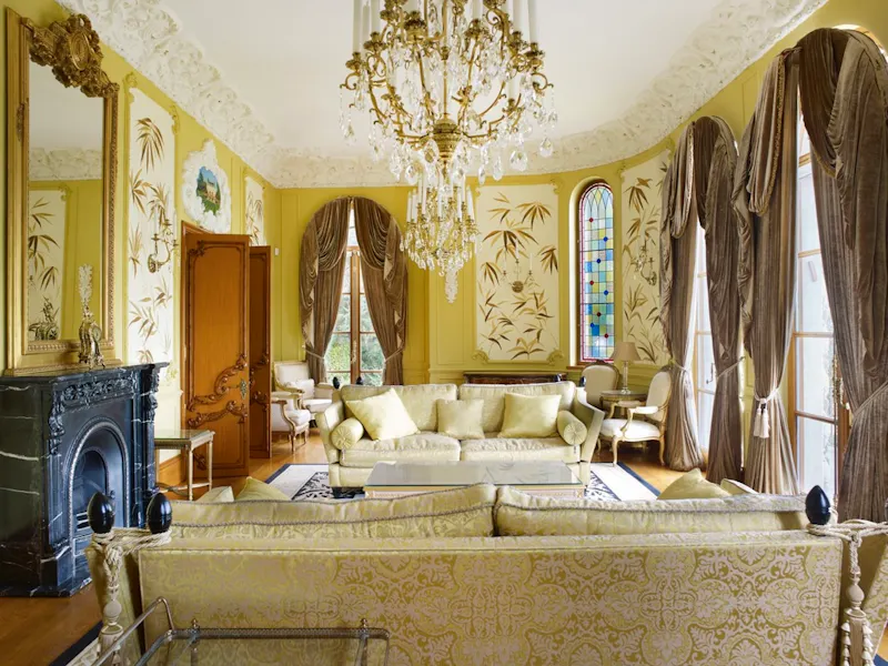 Living Room at Mill Hill Rococo Chateau, E532 (photo 5)