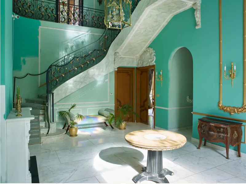 Staircase at Mill Hill Rococo Chateau, E532 (photo 2)