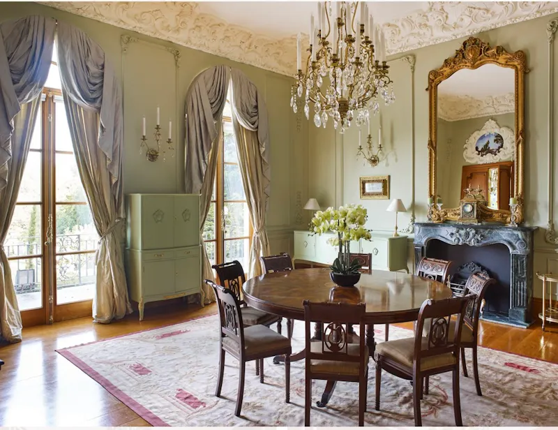 Dining room at Mill Hill Rococo Chateau, E532 (photo 6)