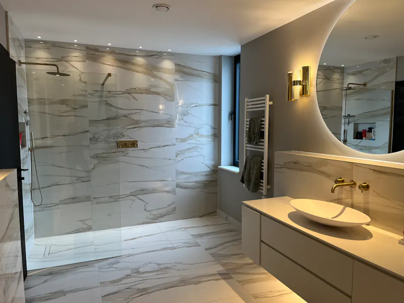 Bathroom at Luxury Esher modern home, K500 (photo 32)