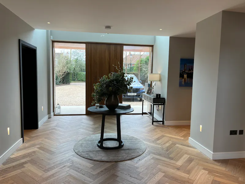 Entrance hall at Luxury Esher modern home, K500 (photo 2)