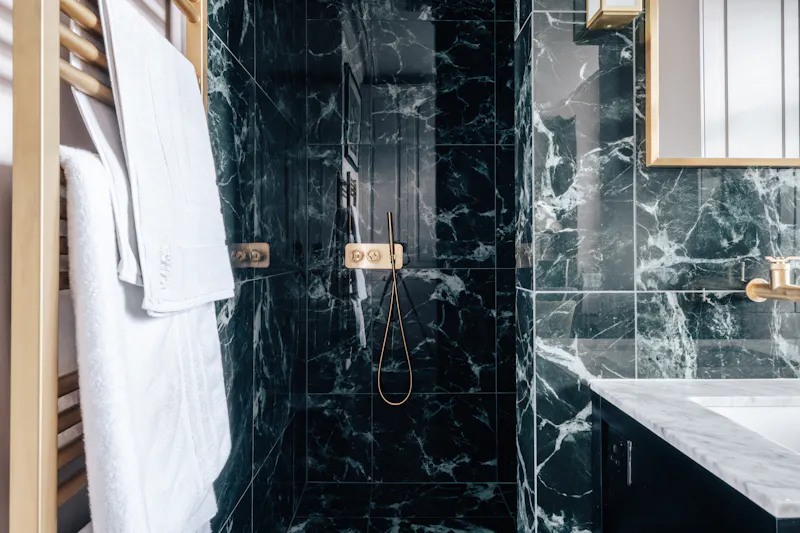 Shower at Slick Clapham Edwardian, E530 (photo 31)