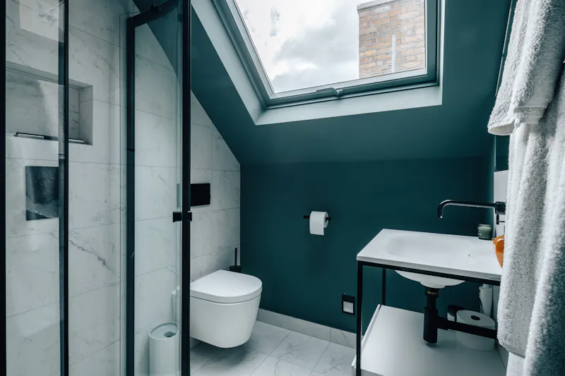 Bathroom at Slick Clapham Edwardian, E530 (photo 43)