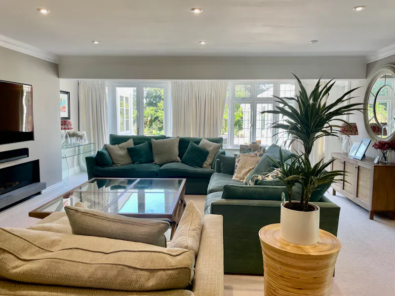 Living Room at Vesitile Hampshire Pool House, D2785 (photo 3)