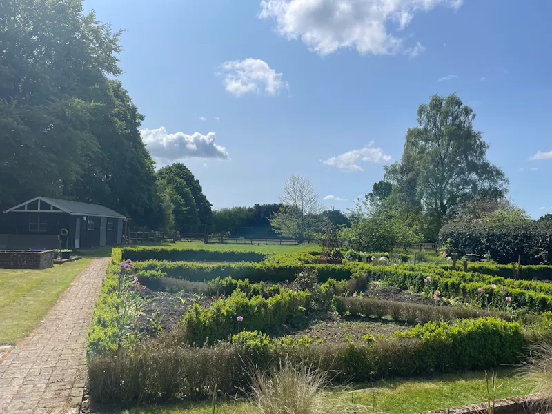 Garden at Vesitile Hampshire Pool House, D2785 (photo 33)