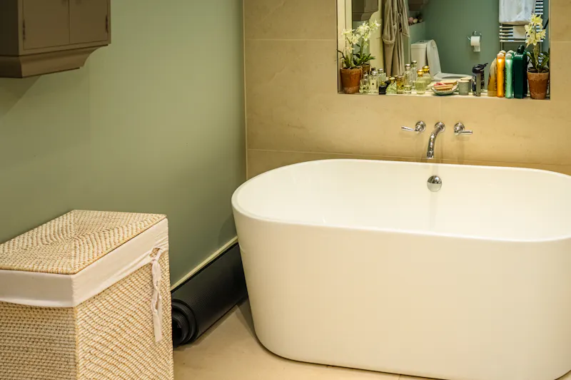 Bath - rolltop at Luxury Knightsbridge Townhouse, A1185 (photo 41)
