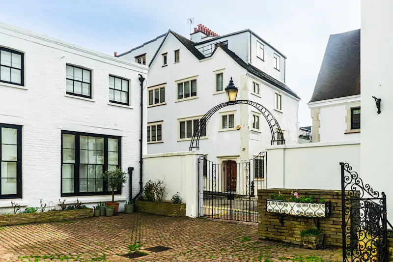 Courtyard at Luxury Knightsbridge Townhouse, A1185 (photo 45)