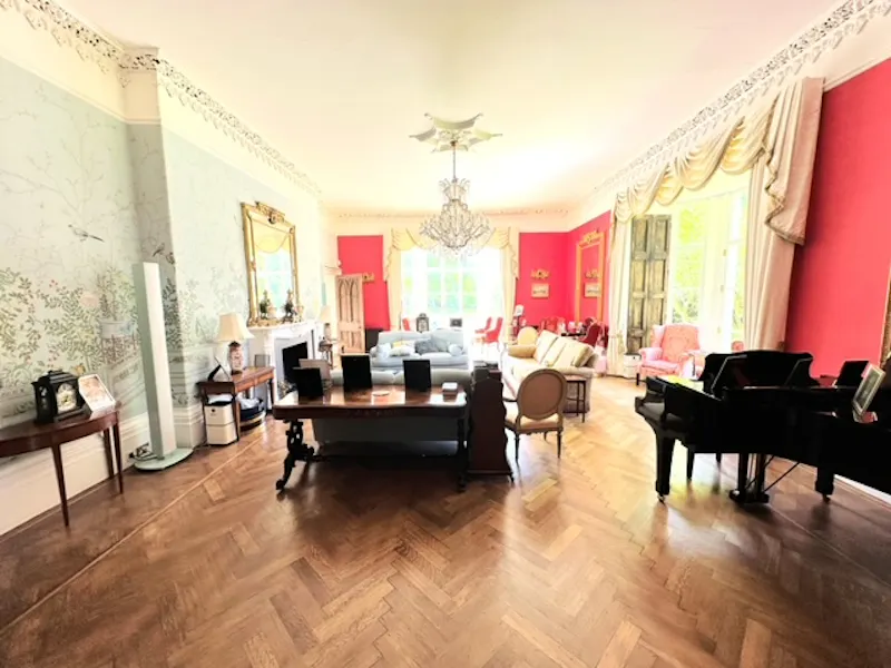 Drawing room at Stucco country home in Worth, M361 (photo 6)