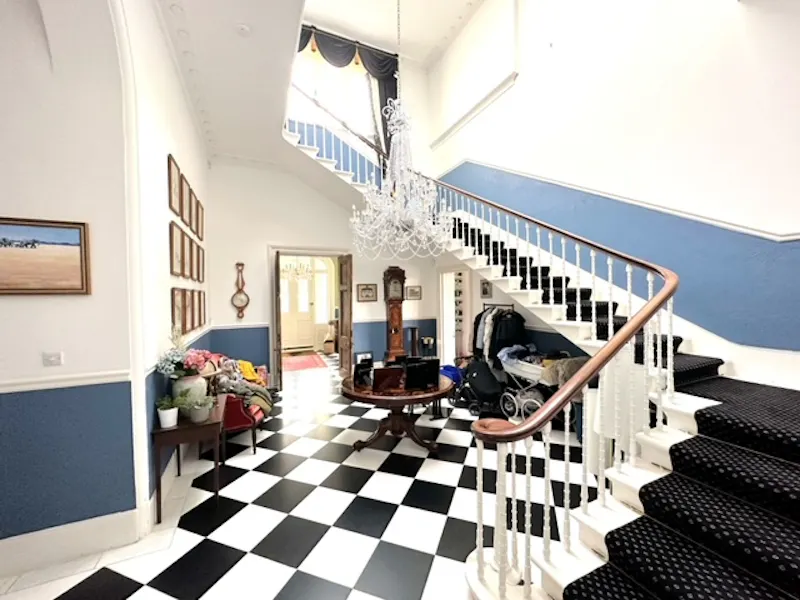Entrance hall at Stucco country home in Worth, M361 (photo 4)