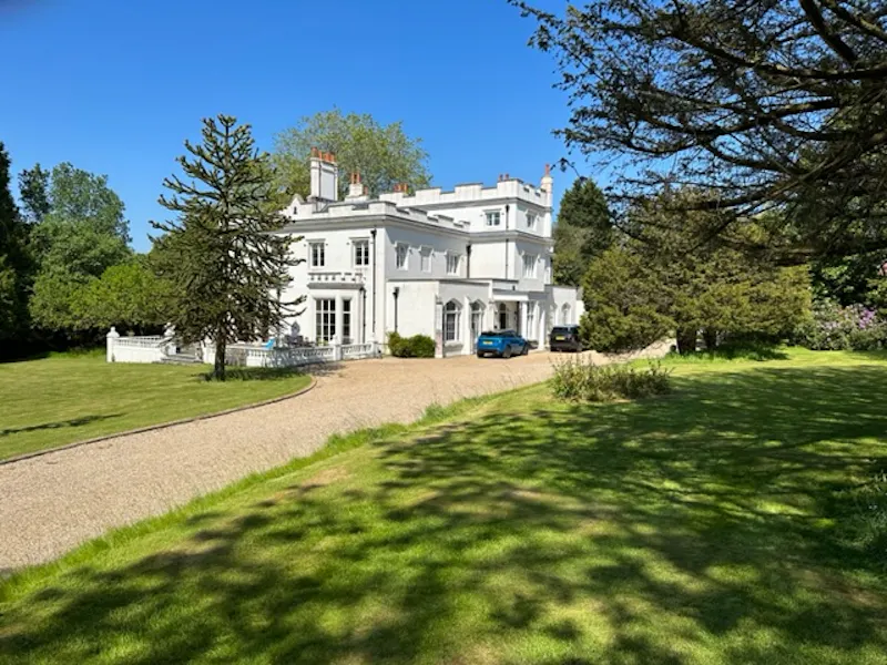 Stucco country home in Worth, M361 (photo 1)