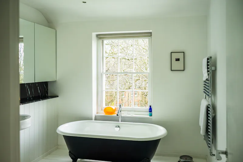 Bath - rolltop at RIBA Canonbury Townhouse, B2038 (photo 45)