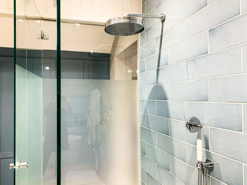 Shower at Ascot American Cottage, C941 (photo 16)