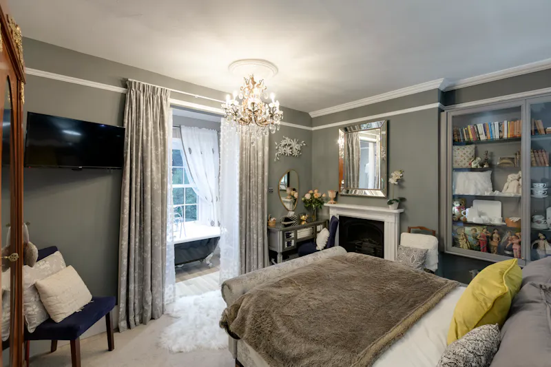 Bedroom at Georgian villa Bromsash, A1565 (photo 12)