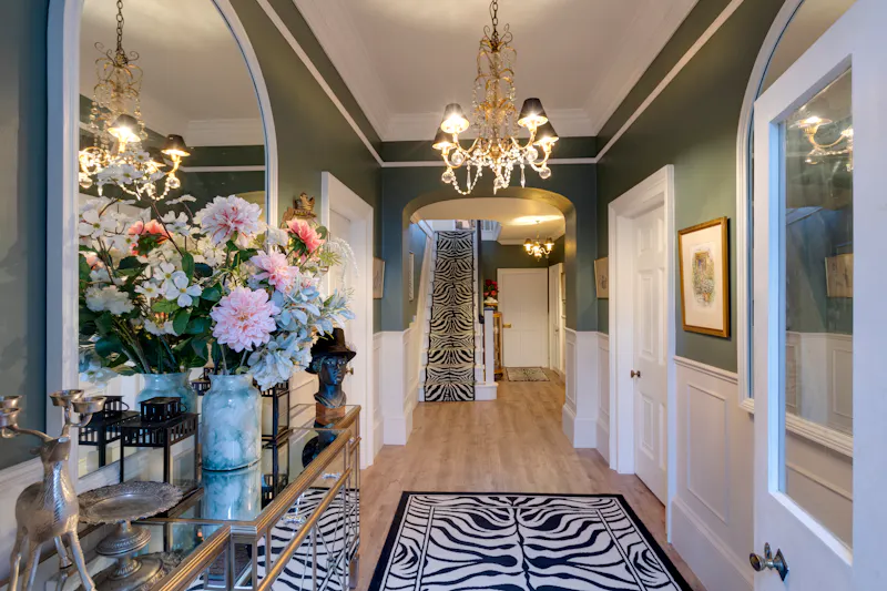 Entrance hall at Georgian villa Bromsash, A1565 (photo 2)