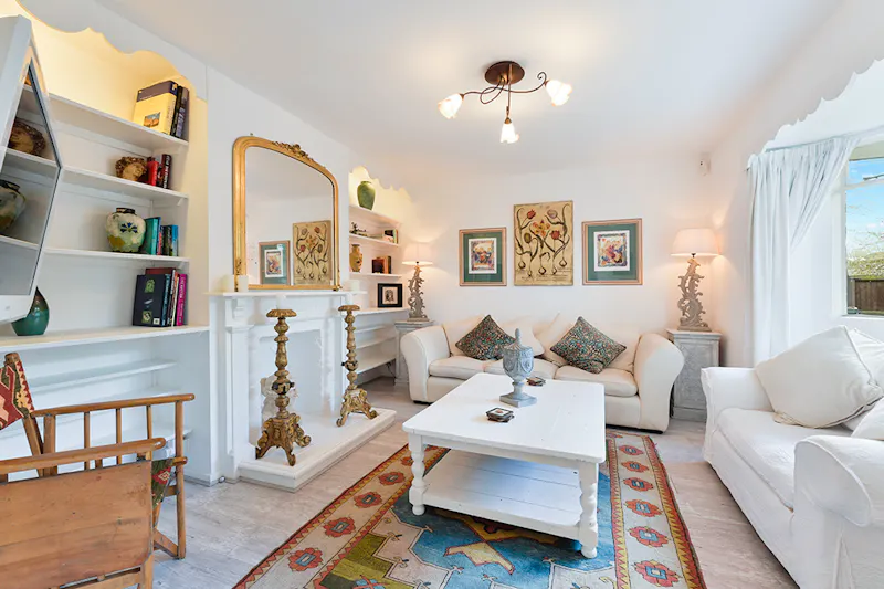 Living Room at American style Esher house, D797 (photo 94)