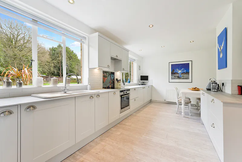 Kitchen at American style Esher house, D797 (photo 96)