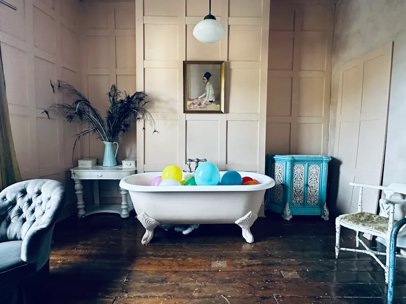 Bath - rolltop at Eclectic house in Hackney, F407 (photo 7)
