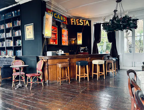 Eclectic house in Hackney, F407