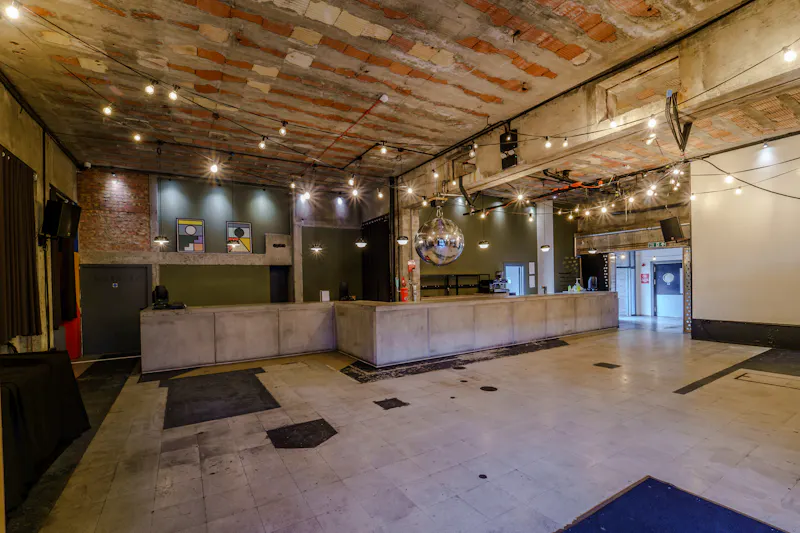 Concrete at Brutalist space in Canning Town, N543 (photo 9)