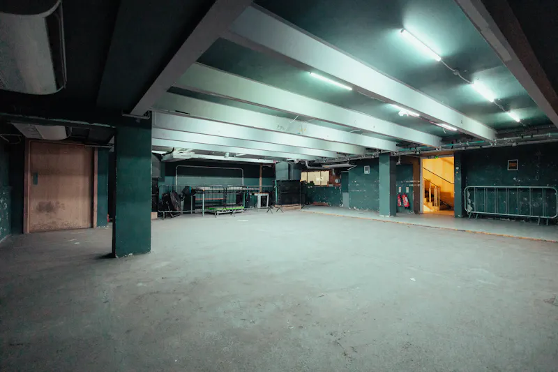Brutalist space in Canning Town, N543 (photo 6)