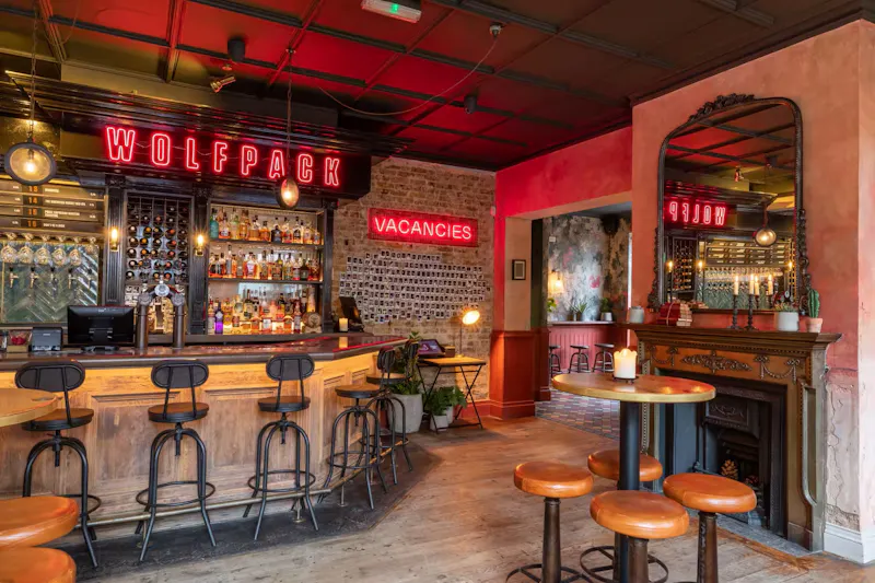 Exposed brick at Rustic-Style Bar Fulham, R876 (photo 4)