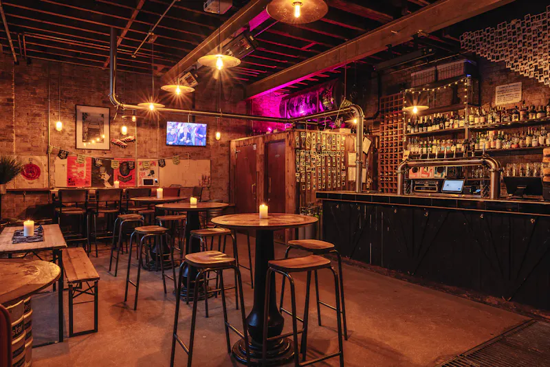 Open plan at Traditional Bar Queen's Park, N555 (photo 1)