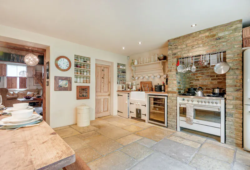 Exposed brick at Clapham Townhouse, B1799 (photo 12)
