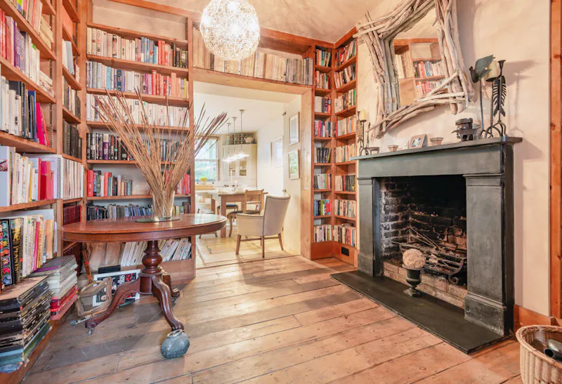 Fireplace at Clapham Townhouse, B1799 (photo 5)