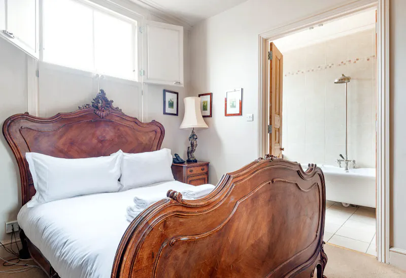 Clapham Townhouse, B1799 (photo 22)