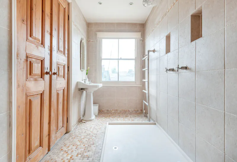 Bathroom at Clapham Townhouse, B1799 (photo 16)