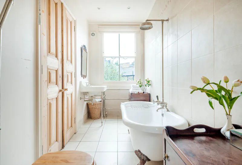 Bath - rolltop at Clapham Townhouse, B1799 (photo 23)