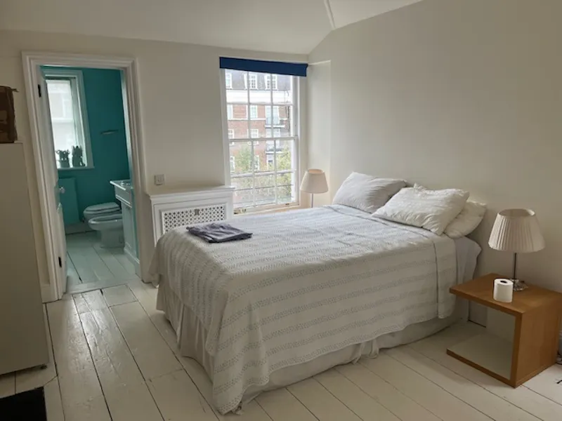 Bedroom at Classic Cheyne Row Townhouse, A1625 (photo 18)