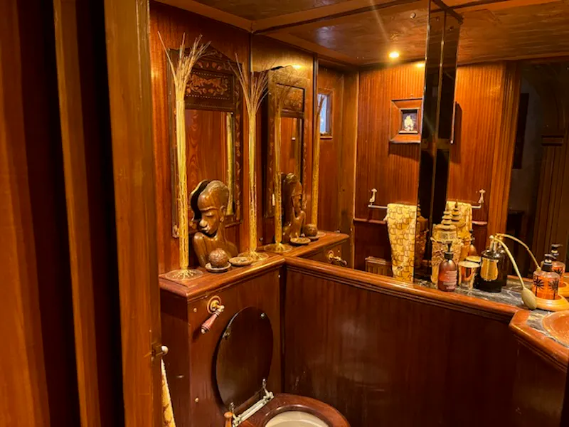 Panelling at Classic Cheyne Row Townhouse, A1625 (photo 25)