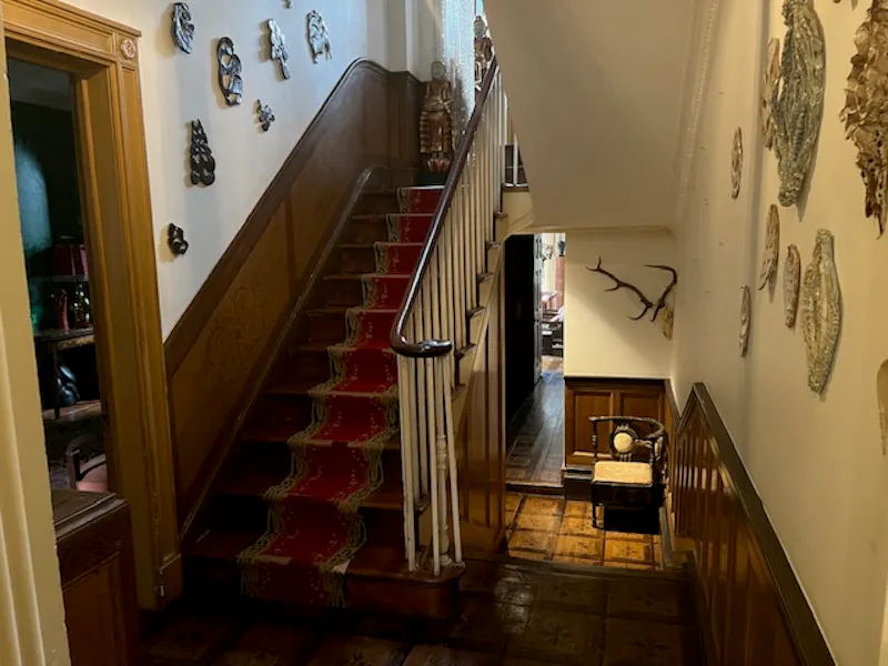 Entrance hall at Classic Cheyne Row Townhouse, A1625 (photo 2)