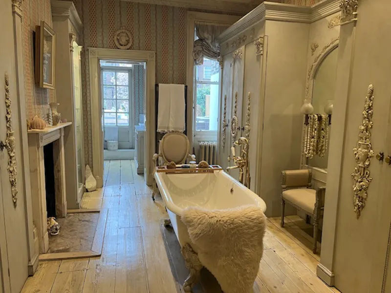 Bath - rolltop at Classic Cheyne Row Townhouse, A1625 (photo 21)