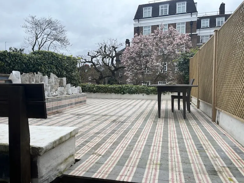 Roof terrace at Classic Cheyne Row Townhouse, A1625 (photo 33)