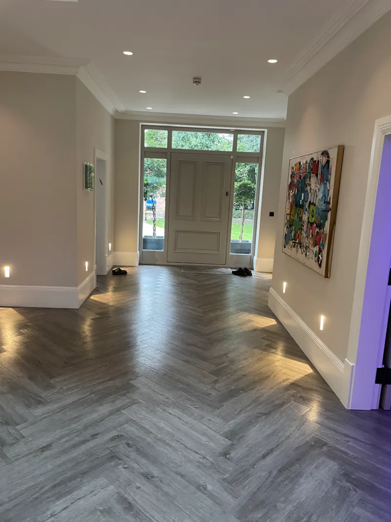 Entrance hall at Modern Manchester family home, D2768 (photo 2)