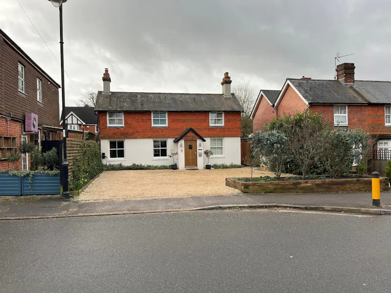 Driveway at Haslemere family home, C942 (photo 1)