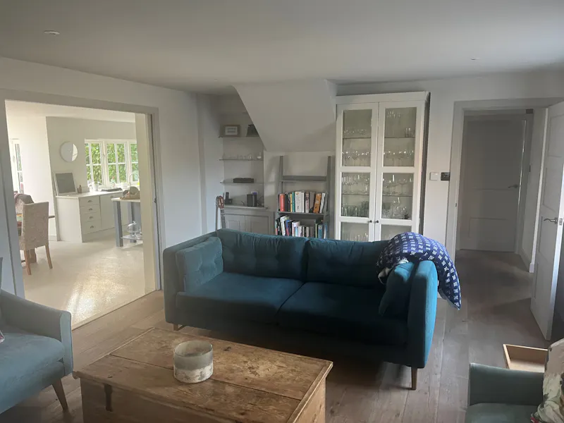 Haslemere family home, C942 (photo 3)